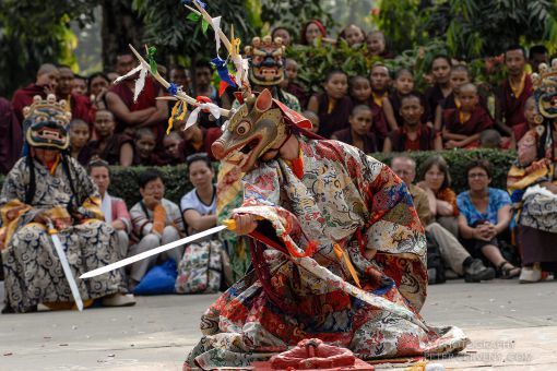 w1800 20071108 bodhgaya m dancespc13150